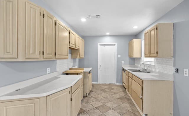 6806  Bender Dr, San Antonio, TX 78229 — photo 5