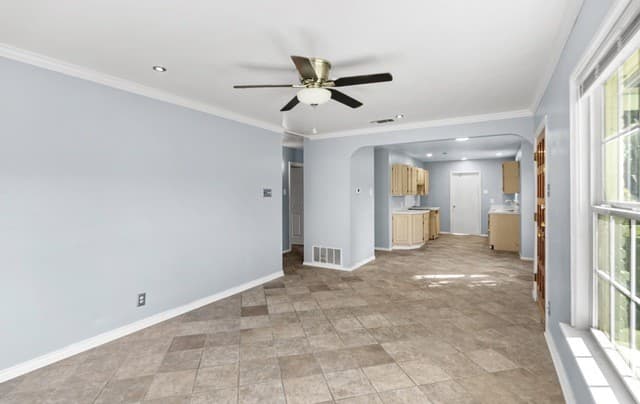 6806  Bender Dr, San Antonio, TX 78229 — photo 8
