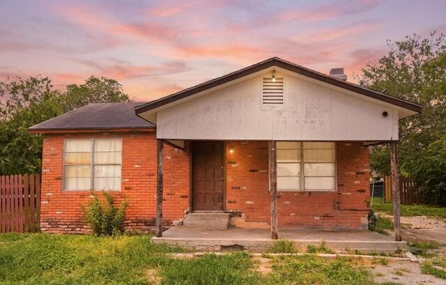 607 Rockwell Blvd