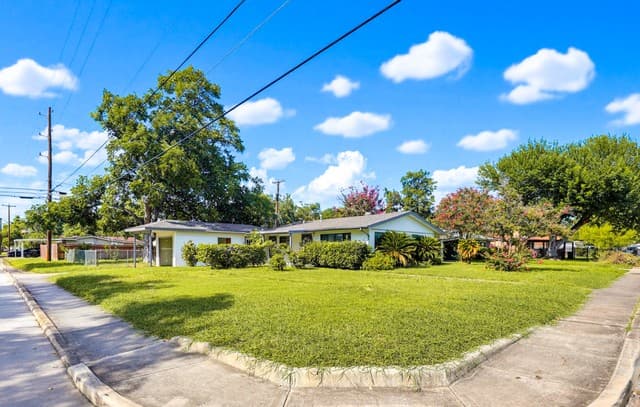 271  Wayside Dr