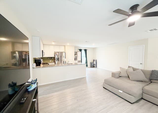 8935  Astral Pl, San Antonio, TX 78252 — photo 2