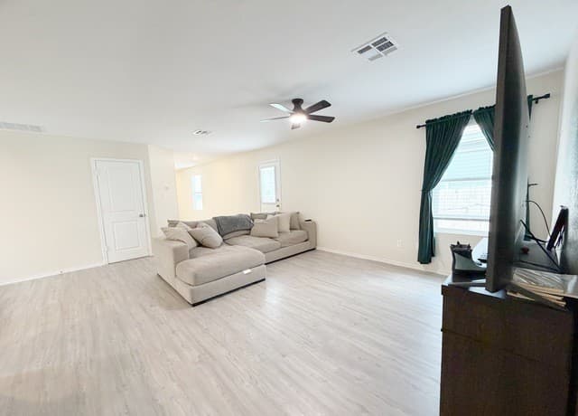8935  Astral Pl, San Antonio, TX 78252 — photo 5