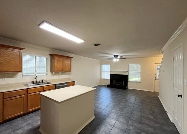 2611  Thunder Gulch, San Antonio, TX 78245 — photo 12