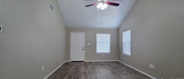 523  Clearfield Dr, New Braunfels, TX 78130 — photo 2