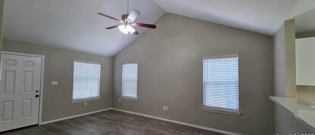 523  Clearfield Dr, New Braunfels, TX 78130 — photo 4