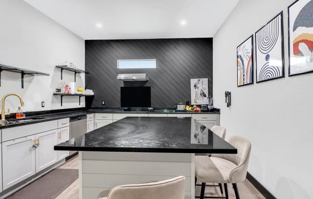 713 Lockhart, San Antonio, TX 78202