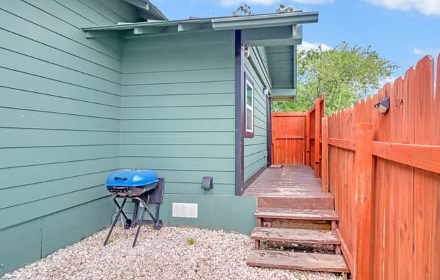 713  Lockhart, San Antonio, TX 78202 — photo 16