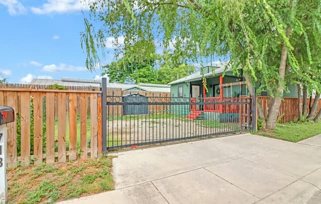 713  Lockhart, San Antonio, TX 78202 — photo 17