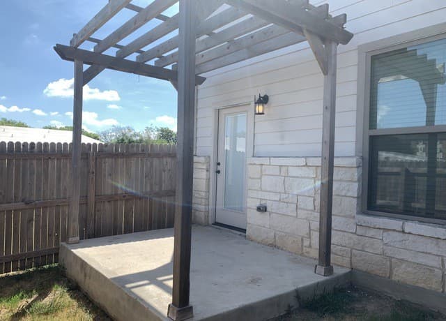 319  Untermaier St, New Braunfels, TX 78130 — photo 15
