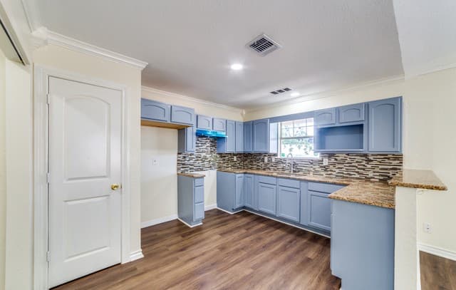651 N San Augustine Ave, San Antonio, TX 78228 — photo 10