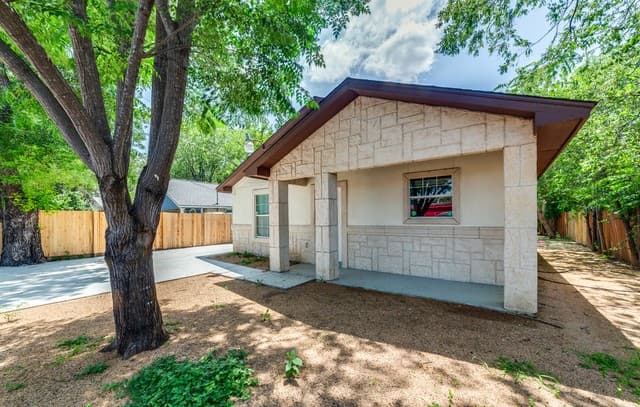 651 N San Augustine Ave, San Antonio, TX 78228 — photo 2
