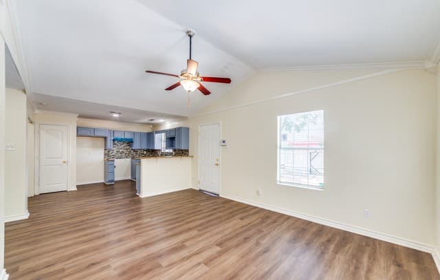 651 N San Augustine Ave, San Antonio, TX 78228 — photo 6