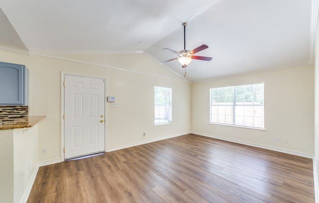 651 N San Augustine Ave, San Antonio, TX 78228 — photo 7