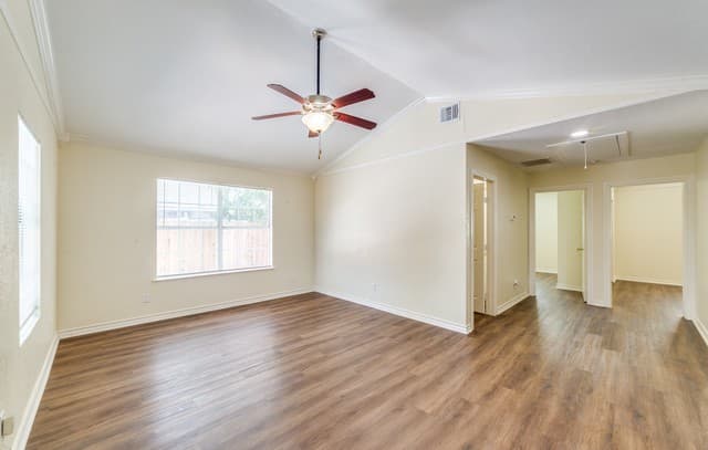 651 N San Augustine Ave, San Antonio, TX 78228 — photo 8