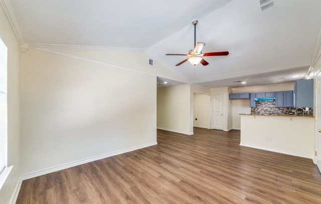 651 N San Augustine Ave, San Antonio, TX 78228 — photo 9
