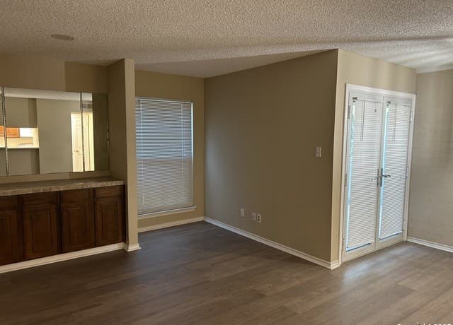 13130  Blanco Rd Unit APT 207, San Antonio, TX 78216 — photo 2