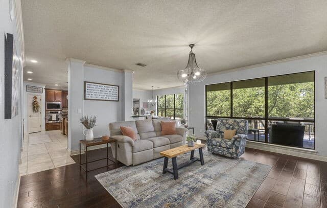139  Evans Oak Ln, San Antonio, TX 78260