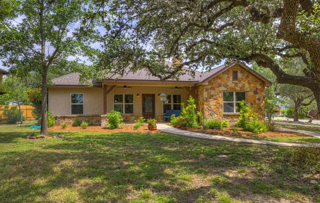 737 La Paloma Dr
