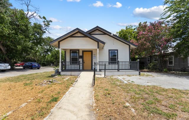843 Culebra Rd