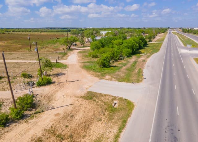 4984 S Loop 1604 E, Elmendorf, TX 78112 — photo 15