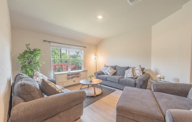 3715  Newton Bay, San Antonio, TX 78223 — photo 6