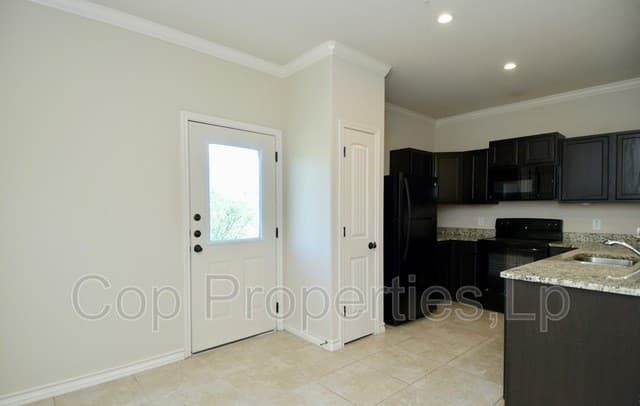 6622  Arancione Ave Unit 101, San Antonio, TX 78233 — photo 5