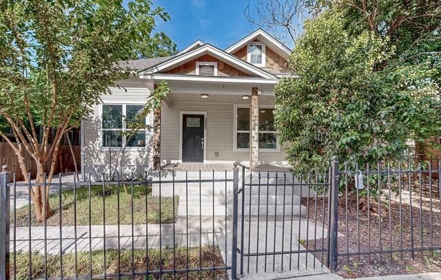 305  Spruce St, San Antonio, TX 78203 — photo 2