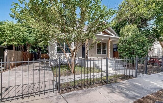 305  Spruce St, San Antonio, TX 78203 — photo 3