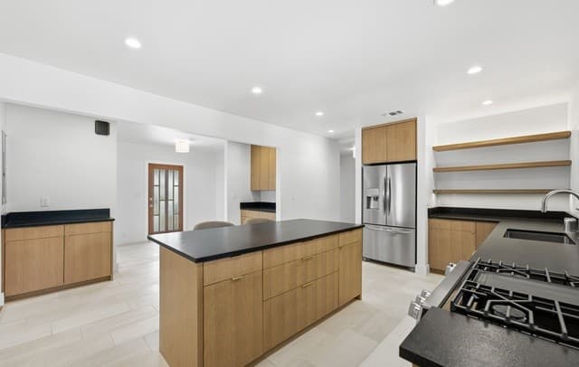 446 Queen Anne Ct