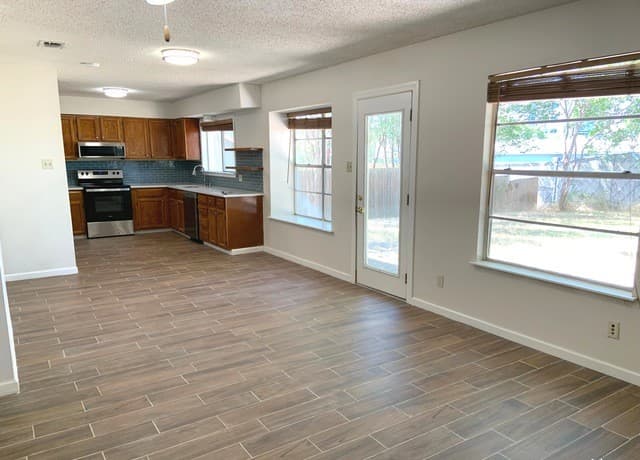 12242  Brownstone St, Live Oak, TX 78233 — photo 6