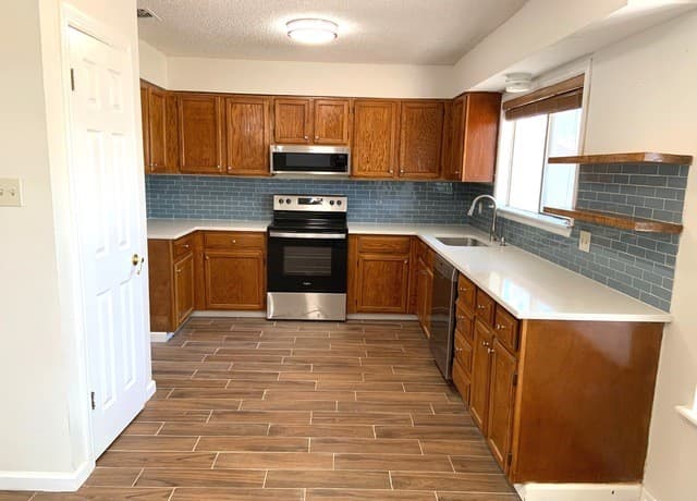 12242  Brownstone St, Live Oak, TX 78233 — photo 7