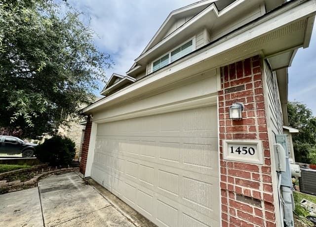 1450  Dancing Wolf, San Antonio, TX 78245 — photo 2