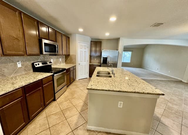 1450  Dancing Wolf, San Antonio, TX 78245 — photo 20