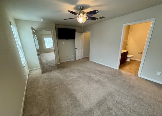 1450  Dancing Wolf, San Antonio, TX 78245 — photo 4