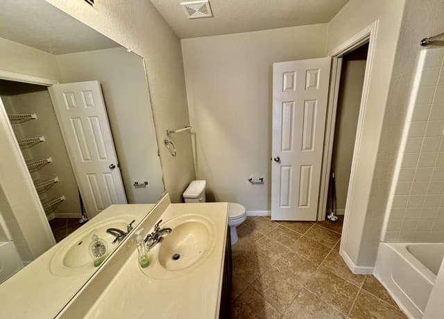 1450  Dancing Wolf, San Antonio, TX 78245 — photo 5