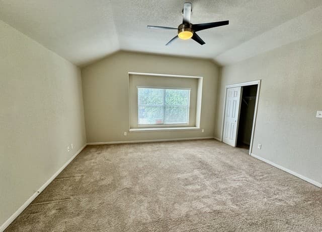1450  Dancing Wolf, San Antonio, TX 78245 — photo 8
