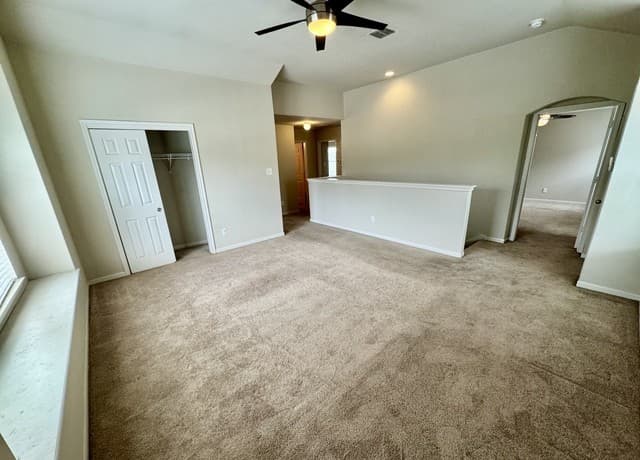 1450  Dancing Wolf, San Antonio, TX 78245 — photo 9