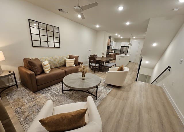 719  E Locust St Unit 3111