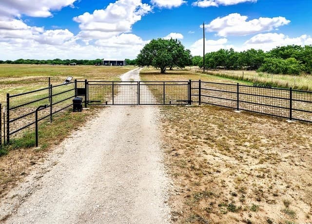 757  Joy Ln, Floresville, TX 78114 — photo 6