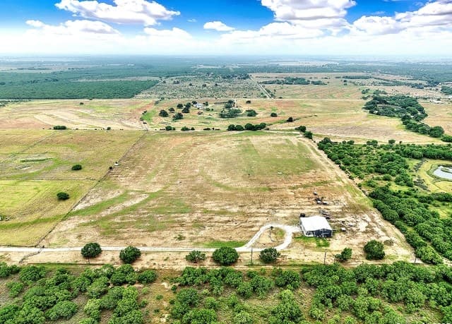 757  Joy Ln, Floresville, TX 78114 — photo 7
