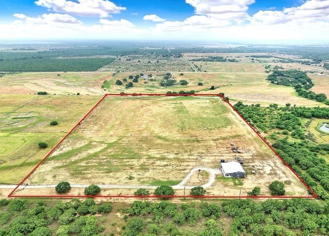 757  Joy Ln, Floresville, TX 78114 — photo 8