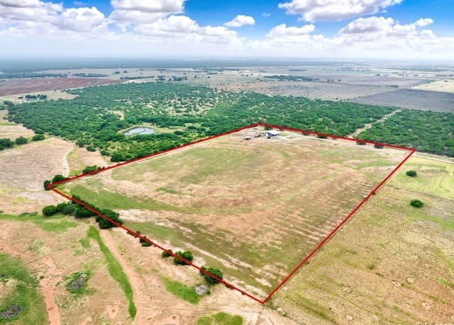 757  Joy Ln, Floresville, TX 78114 — photo 9