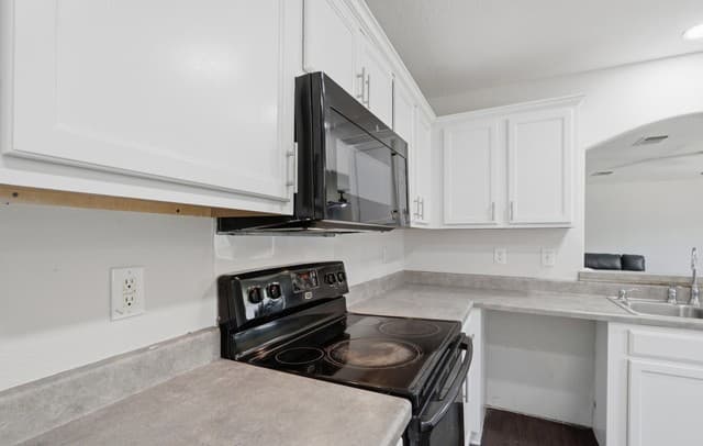 255  Hallie Cove, San Antonio, TX 78227 — photo 11