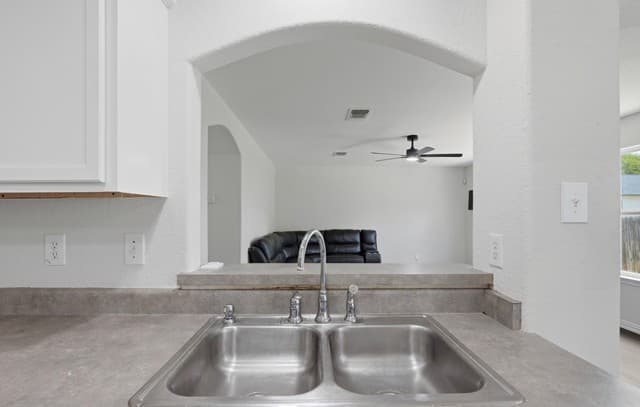 255  Hallie Cove, San Antonio, TX 78227 — photo 12