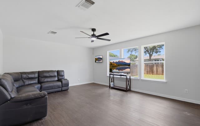 255  Hallie Cove, San Antonio, TX 78227 — photo 5