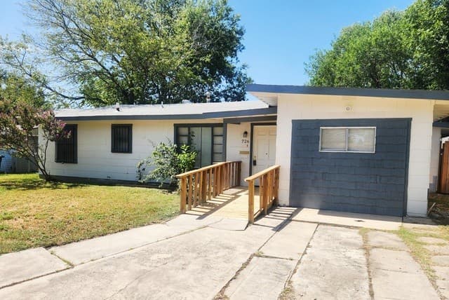 762 Marquette Dr