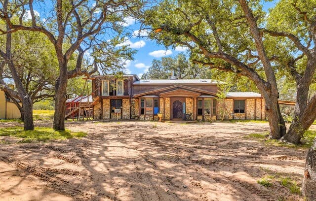 339  Shady Oaks Dr