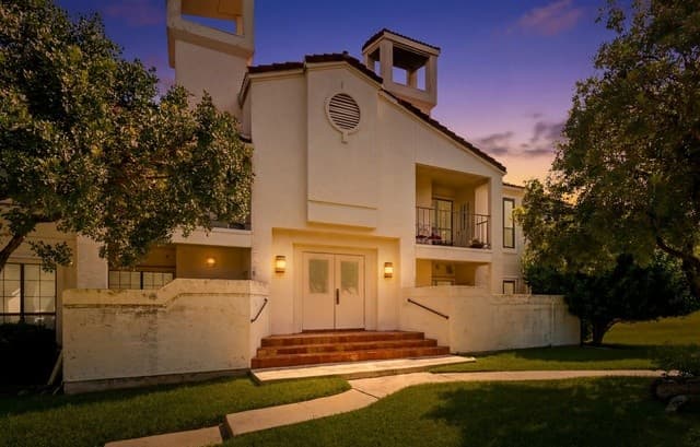2255  Thousand Oaks Dr Unit 103