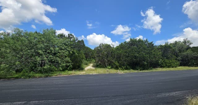7507  Hummingbird Hill Ln, San Antonio, TX 78255 — photo 6