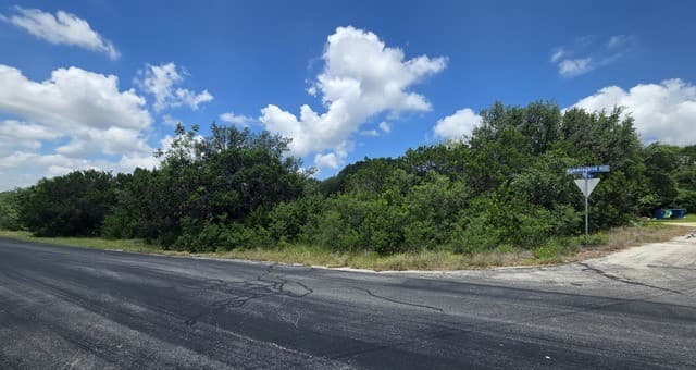 7507  Hummingbird Hill Ln, San Antonio, TX 78255 — photo 7